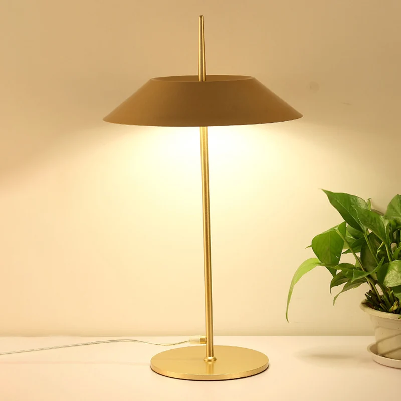 Cone tafellamp eigentijdse stijl metaal LED zwart/wit/goud tafellamp voor woonkamer Clearhalo