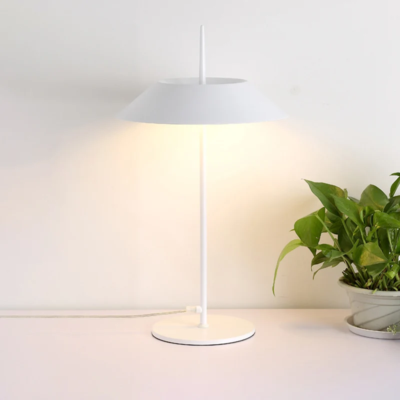 Cone tafellamp eigentijdse stijl metaal LED zwart/wit/goud tafellamp voor woonkamer Clearhalo