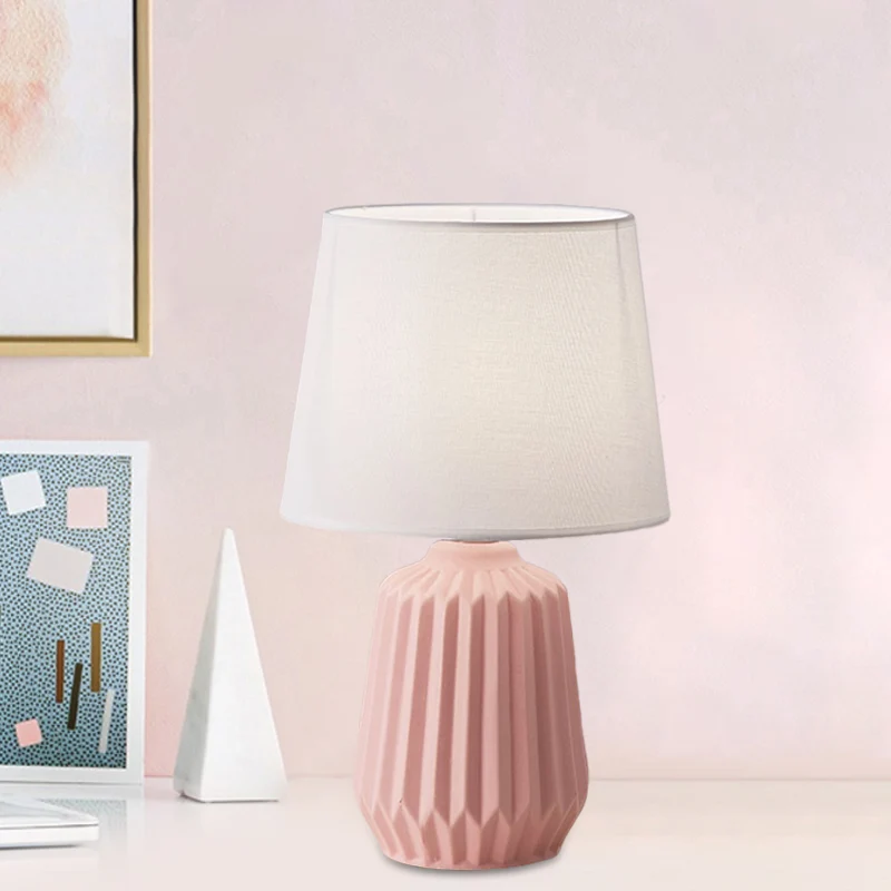 Conische bureaulamp van textiel, Simplicity, 1-lichts tafellamp met keramische voet roze voor slaapkamer Clearhalo