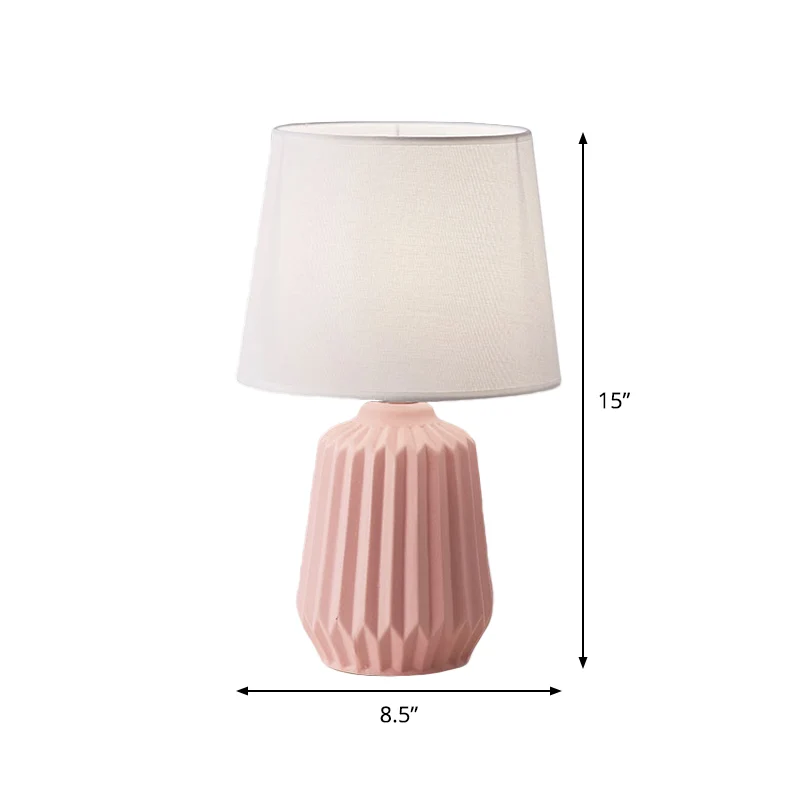 Conische bureaulamp van textiel, Simplicity, 1-lichts tafellamp met keramische voet roze voor slaapkamer Clearhalo