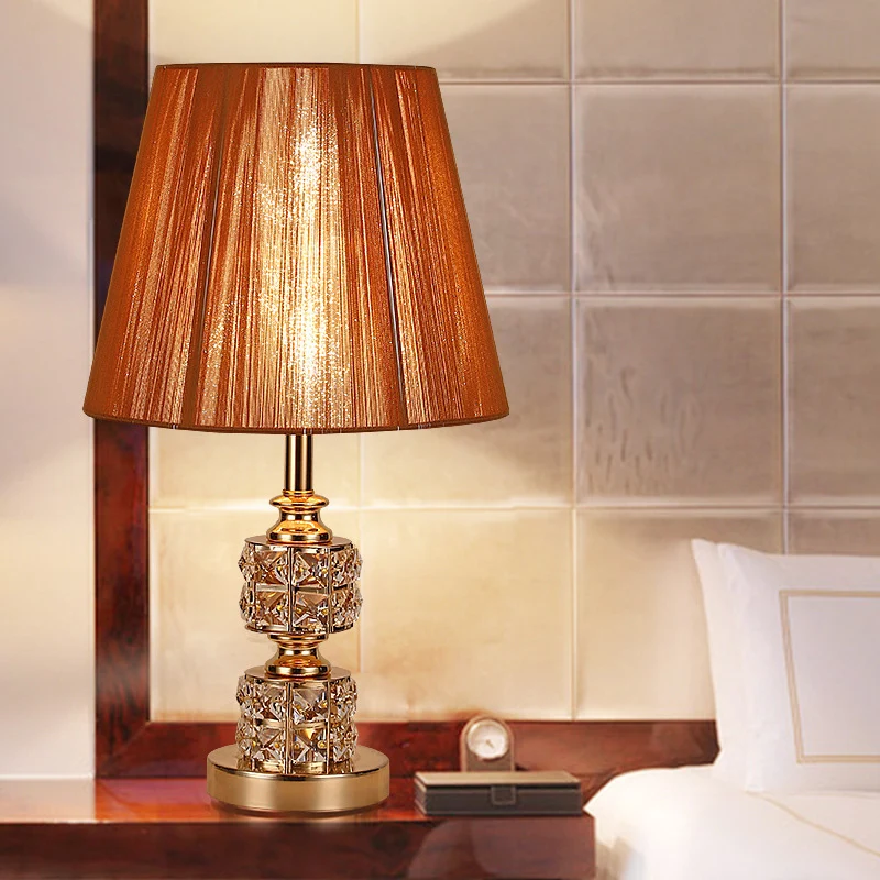 Conische kap Kristallen taakverlichting Modernistische stof 1 kop Gouden kleine bureaulamp Clearhalo