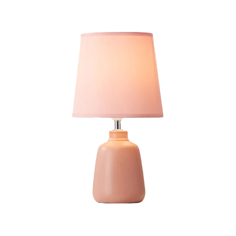 Conische nachtkastjelamp van stof. Nordic 1-lichts tafellamp met vaas van keramiek roze/blauw/groen Clearhalo