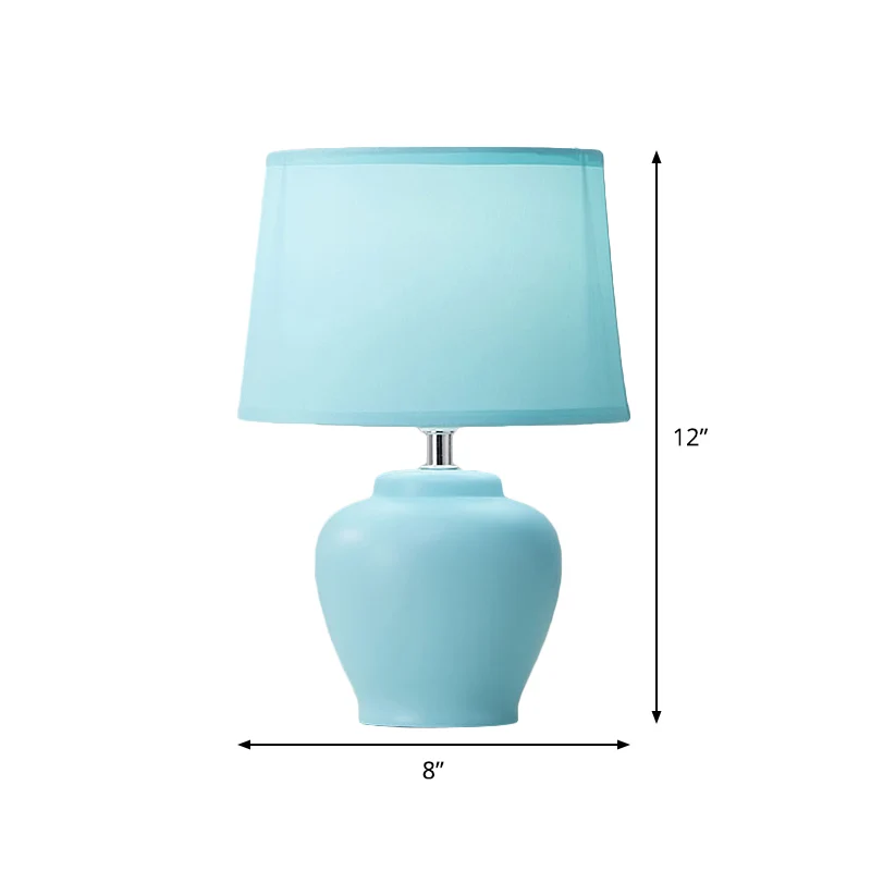 Conische nachtkastjelamp van stof. Nordic 1-lichts tafellamp met vaas van keramiek roze/blauw/groen Clearhalo