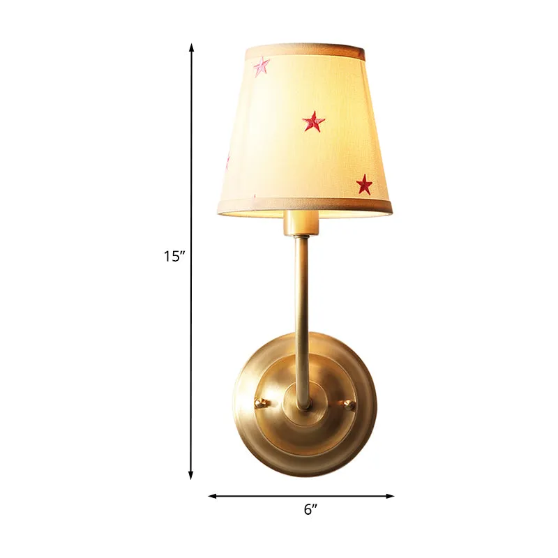Conische stoffen schans met sterrenpatroon voor kinderen, witte wandlamp met 1 lamp en koperen ronde arm Clearhalo