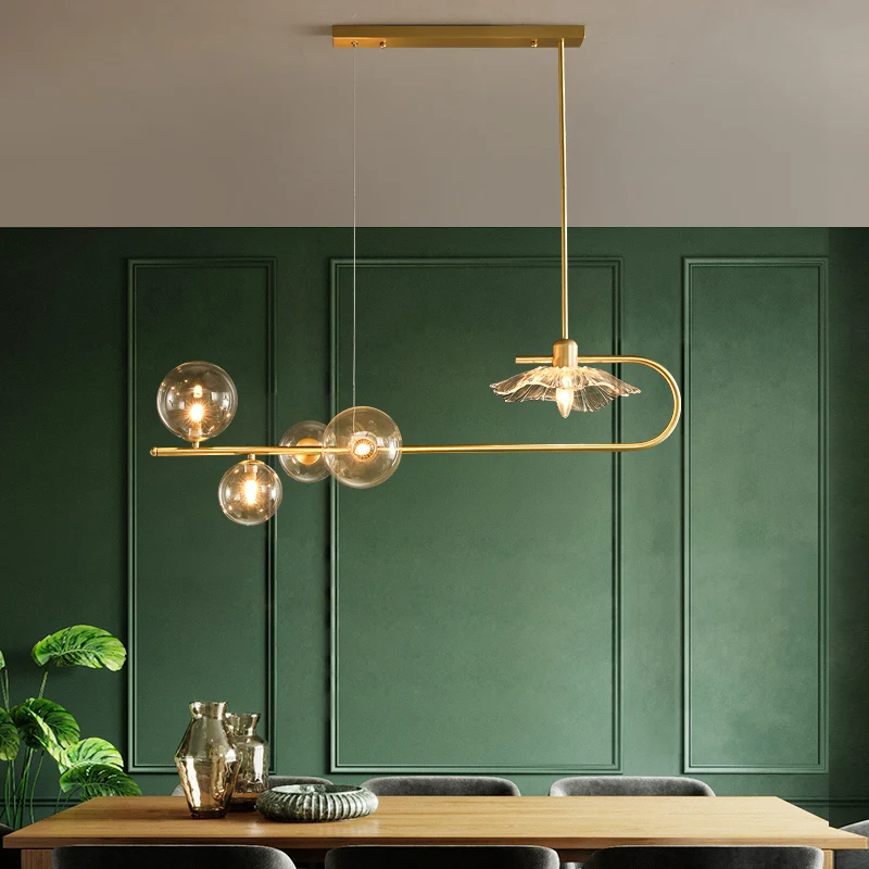 Creatieve postmoderne hanglamp met messing afwerking en eilandlamp met lotusblad en glazen kap Clearhalo