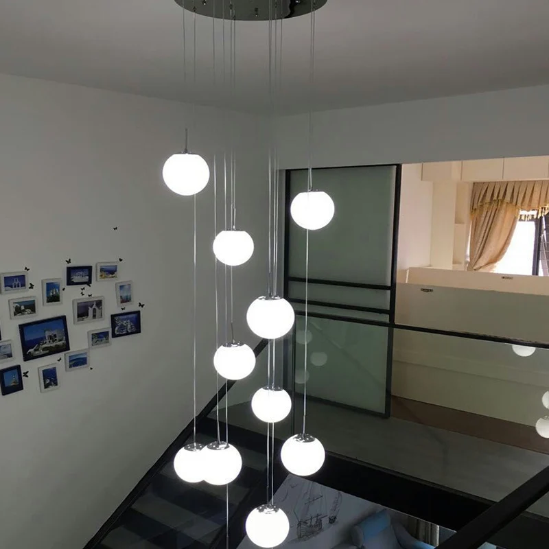 Crèmekleurige bolvormige kroonluchter met meerdere hangers, eenvoud, zilveren plafondhanglamp voor lobbytrappen Clearhalo