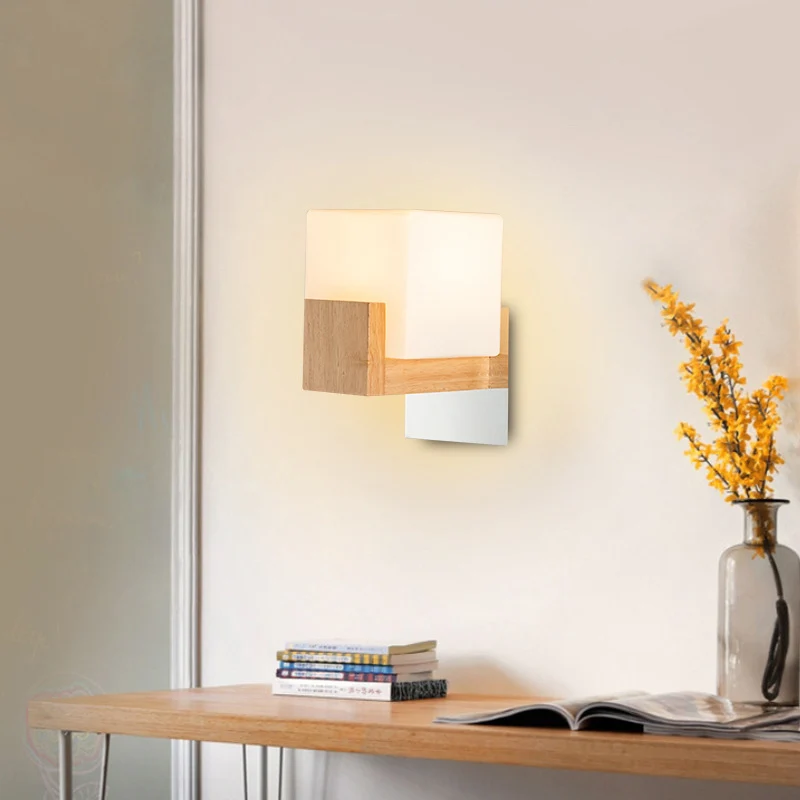 Cube nachtkastje wandkandelaar wit glas enkele moderne stijl wandverlichtingsarmatuur met houten achterplaat Clearhalo