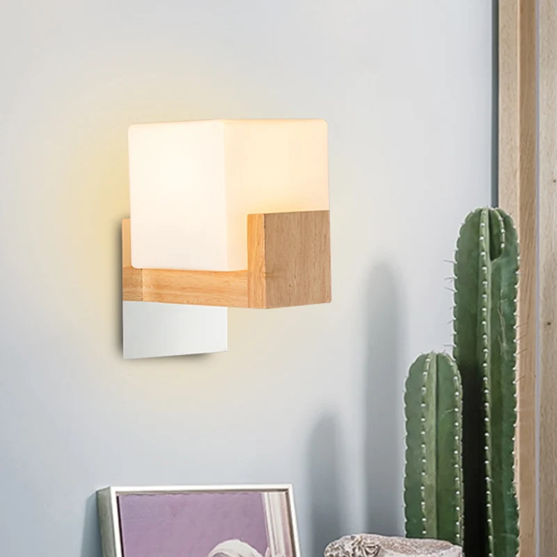 Cube nachtkastje wandkandelaar wit glas enkele moderne stijl wandverlichtingsarmatuur met houten achterplaat Clearhalo