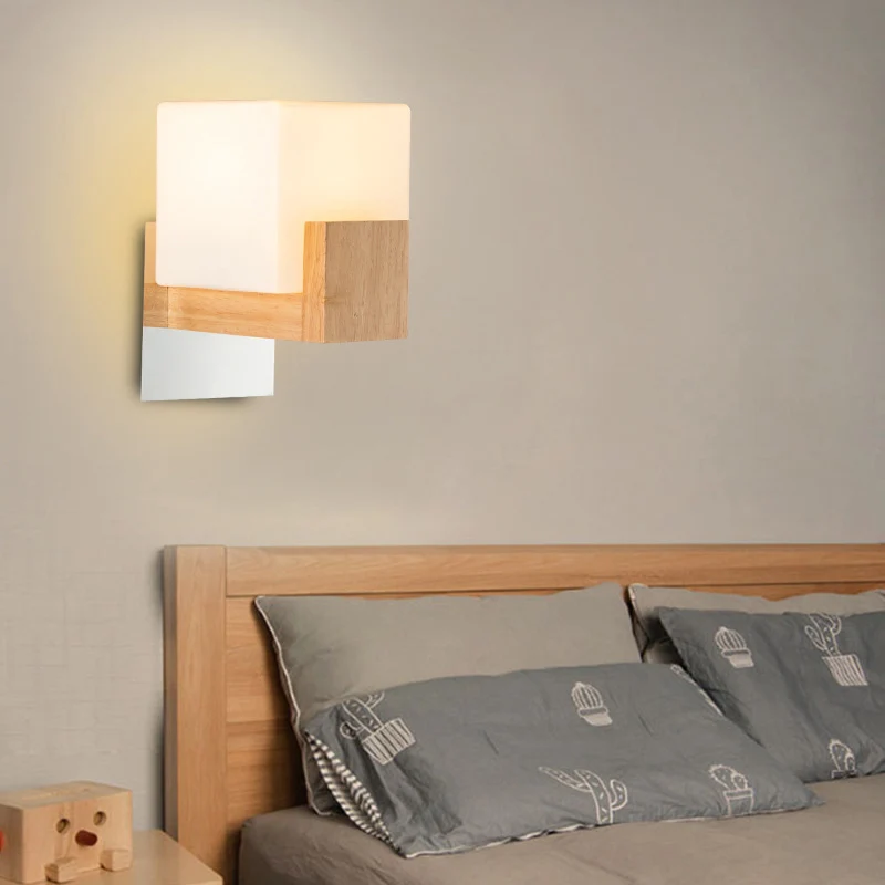 Cube nachtkastje wandkandelaar wit glas enkele moderne stijl wandverlichtingsarmatuur met houten achterplaat Clearhalo
