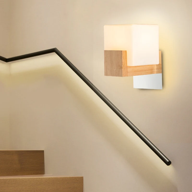 Cube nachtkastje wandkandelaar wit glas enkele moderne stijl wandverlichtingsarmatuur met houten achterplaat Clearhalo