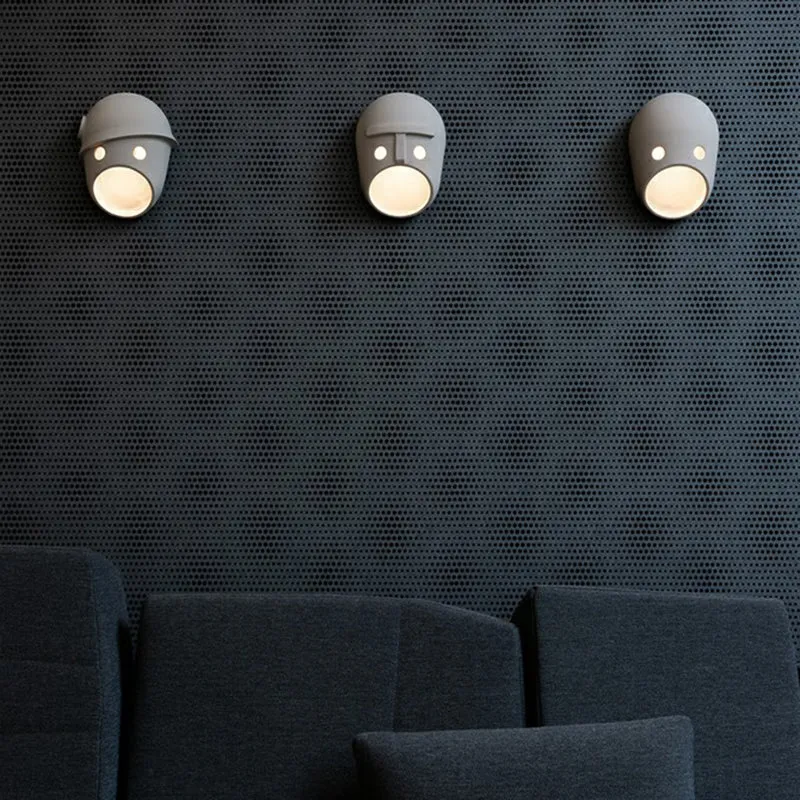 Decoratieve grappige gezichtsuitdrukking wandkandelaar hars slaapkamer LED wandmontage licht grijs Clearhalo