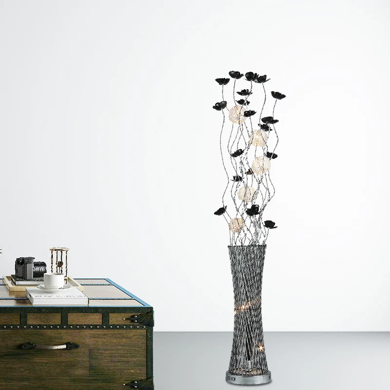 Decoratieve uitgeholde kolom vloerlamp metalen LED gebogen leeslamp met rozendecor zwart en zilver Clearhalo