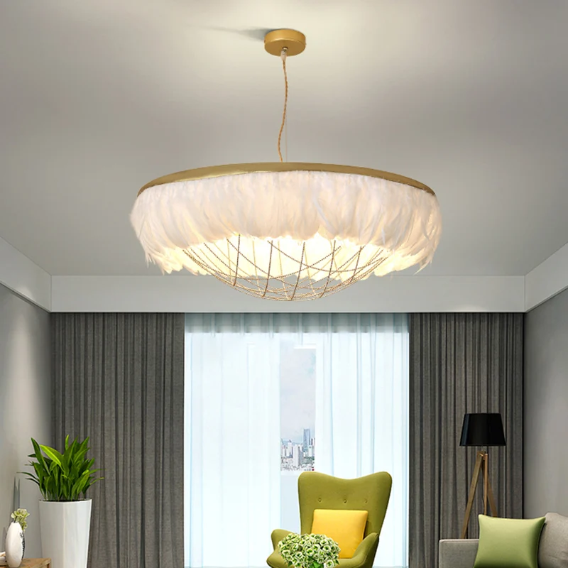Dome Cage Metallic Kroonluchter Licht Modern 2 Lampen Goud Hangende Plafondlamp Met Wit/Grijs/Roze Veer Deco Clearhalo