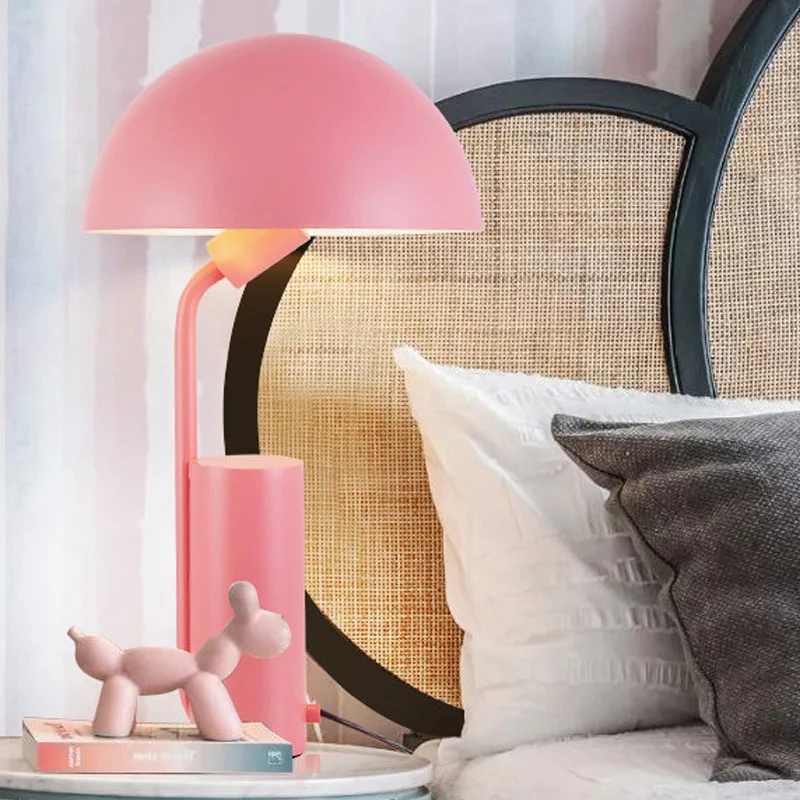Dome Iron Night Task Lighting Modernistische 1-lichts zwart/wit/roze bureaulamp met cilindervoet Clearhalo