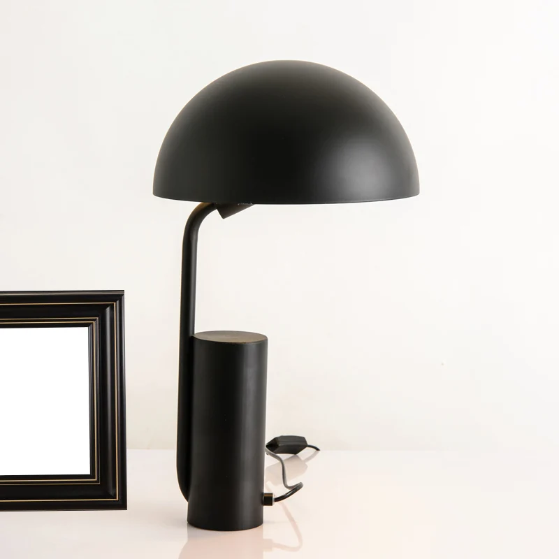 Dome Iron Night Task Lighting Modernistische 1-lichts zwart/wit/roze bureaulamp met cilindervoet Clearhalo