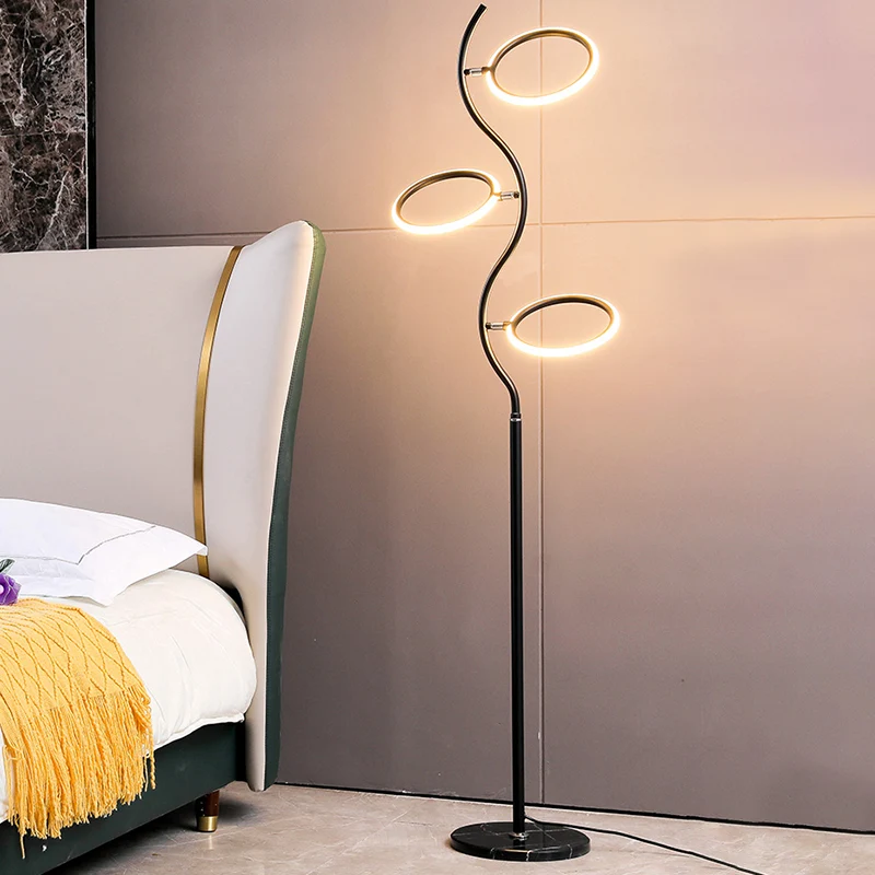 Draaibare ringvormige vloerlamp Artistieke metalen 3-koppige slaapkamer LED-staande lamp Clearhalo