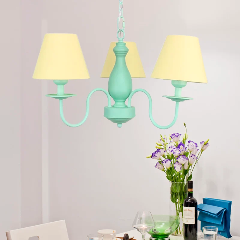 Drie hoofden taps toelopende schaduwkroonluchter Scandinavische stijlvolle metalen hanglamp voor café Clearhalo