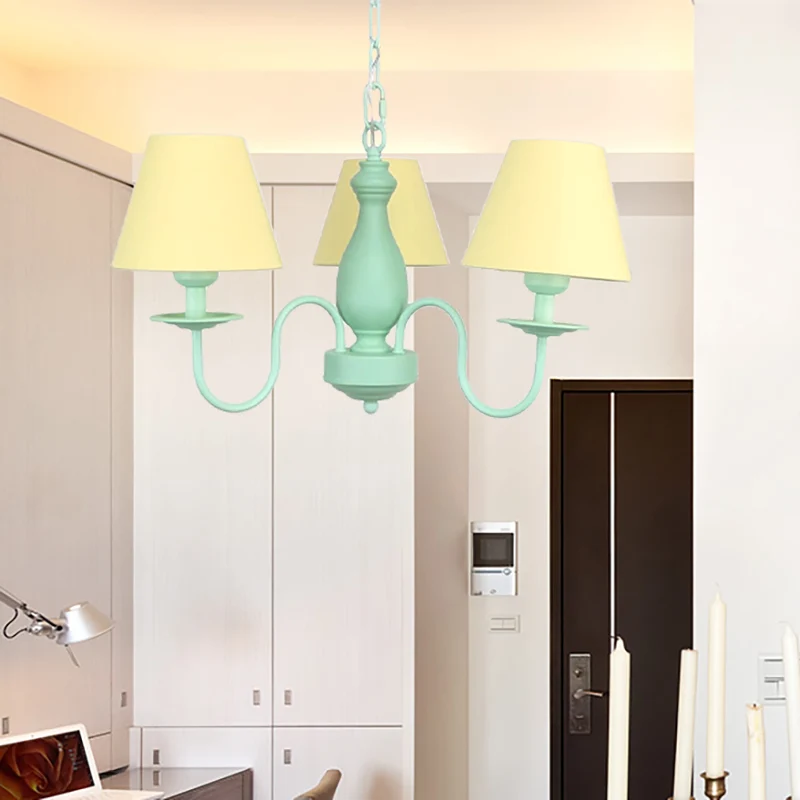 Drie hoofden taps toelopende schaduwkroonluchter Scandinavische stijlvolle metalen hanglamp voor café Clearhalo