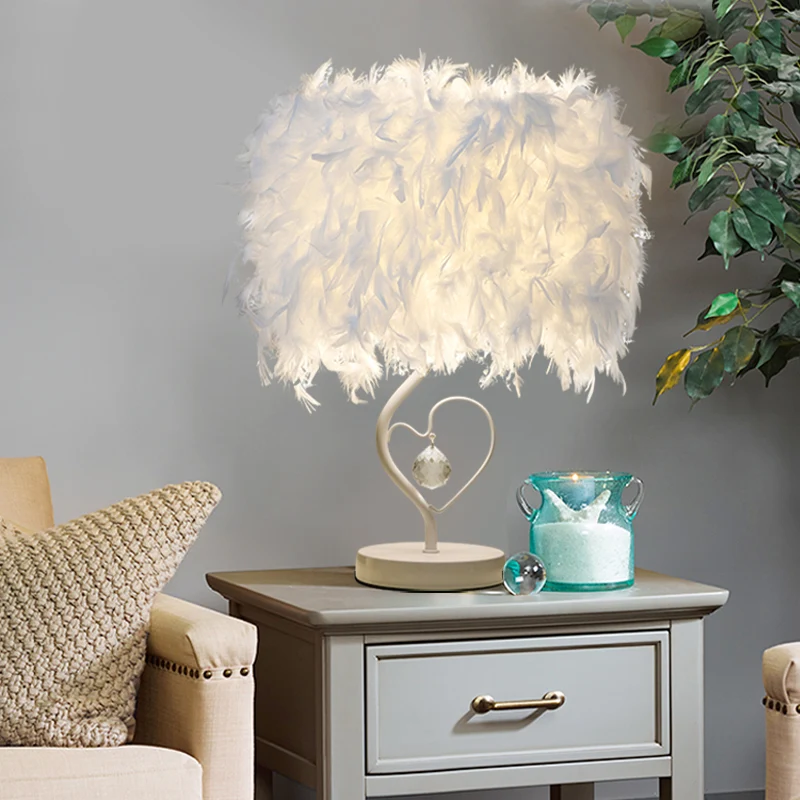 Drum Woonkamer Tafellamp Veer Enkele Moderne Nachtkastje Lamp Wit/Roze/Bordeaux met Hart Frame en Kristallen Bol Clearhalo
