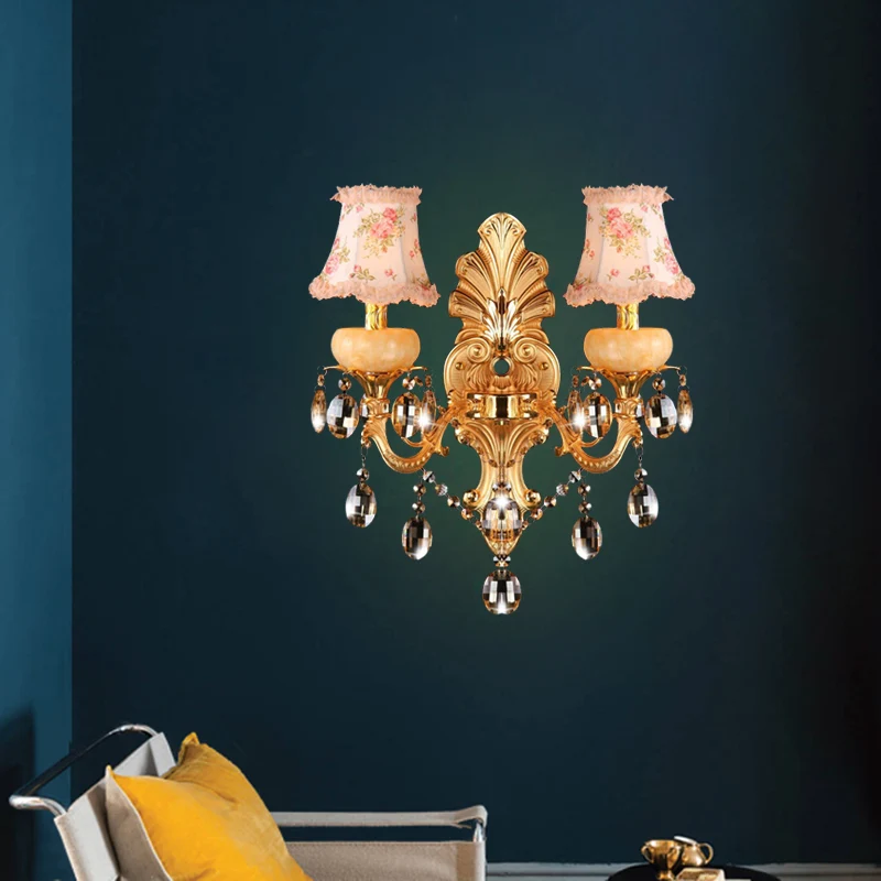 Dubbele arm Sconce lichtarmatuur traditionalistisch metaal 2-lichts gouden wandmontage lamp met kristallen druppel en stof...