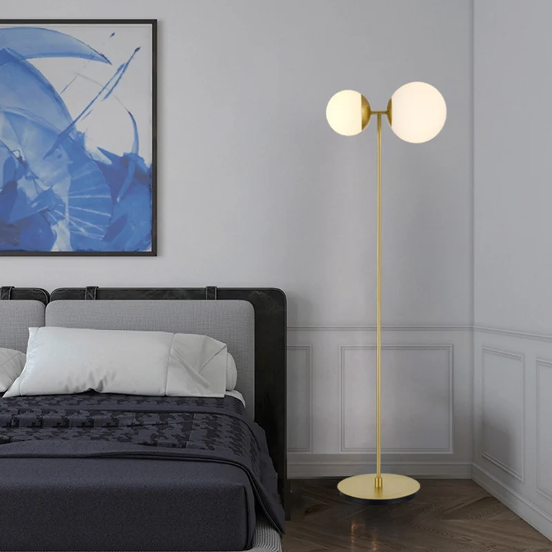 Eenvoud Orb Shade Staande Lamp Opaalglas 2 Hoofden Slaapkamer Vloerverlichting Goud Clearhalo