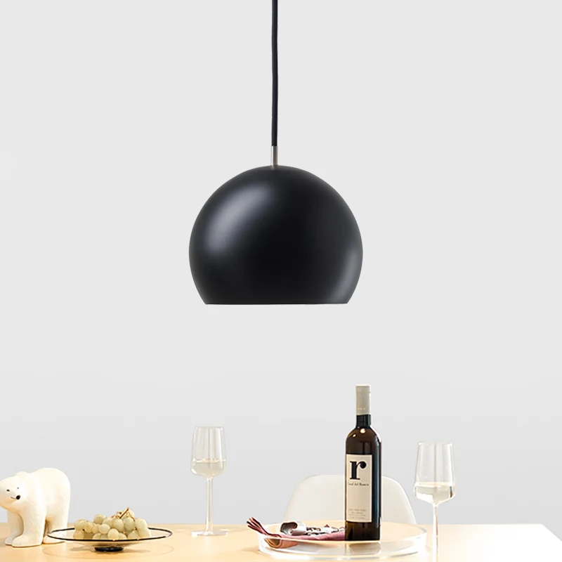Eenvoudige halfronde kleine hanglamp van metaal met enkele lamp Slaapkamer hanglamp zwart Clearhalo