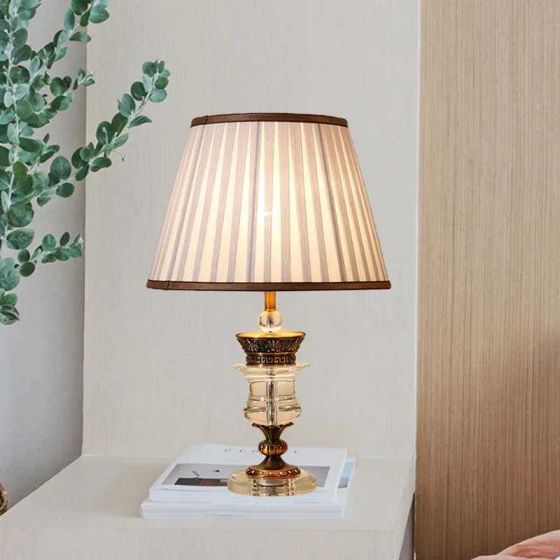 Eetkamerbureaulamp met 1 kop, moderne beige tafellamp met brede stoffen kap Clearhalo