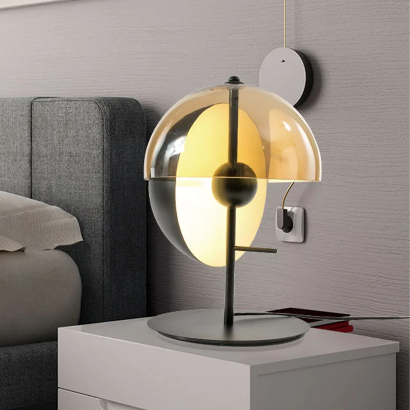 Eigentijdse 1-koppige taakverlichting, zwarte kom, kleine bureaulamp met cognacglazen kap Clearhalo