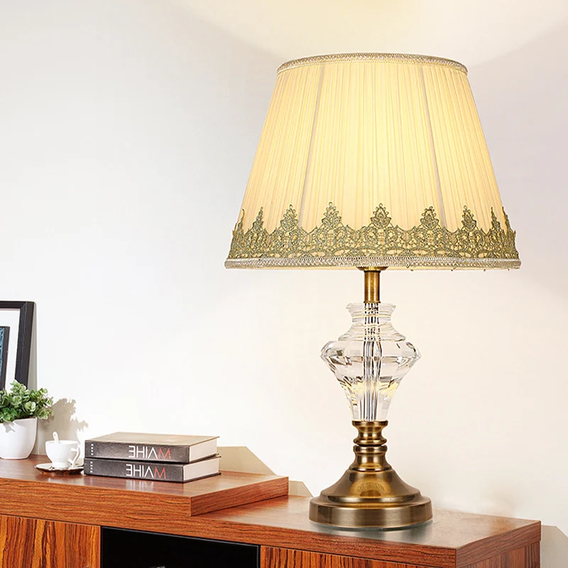 Eigentijdse gebogen nachtkastjelamp, handgeslepen kristal, leeslamp met 1 lamp beige Clearhalo