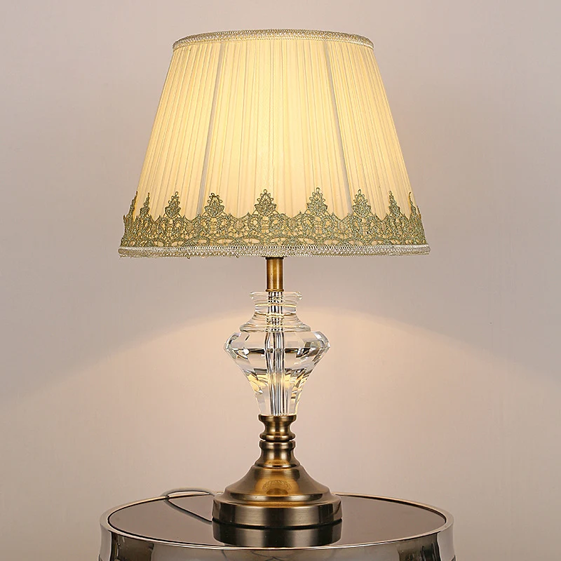 Eigentijdse gebogen nachtkastjelamp, handgeslepen kristal, leeslamp met 1 lamp beige Clearhalo