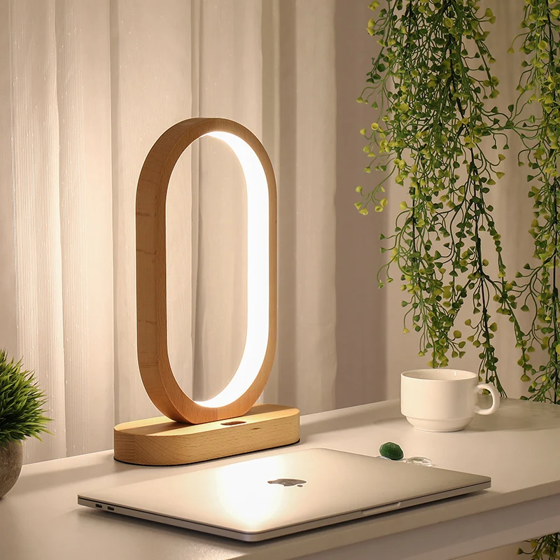 Eigentijdse LED-nachtkastjelamp Beige langwerpige leeslamp met houten kap Clearhalo