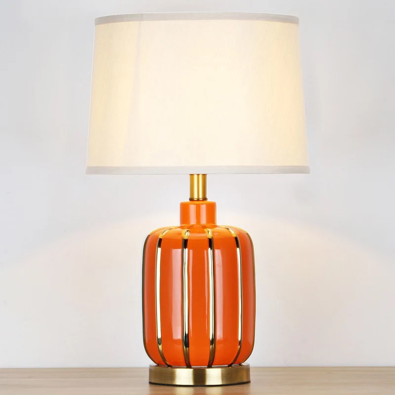 Eigentijdse nachtkastjelamp met 1 lamp, beige/gouden ton, leesboeklamp met stoffen kap Clearhalo