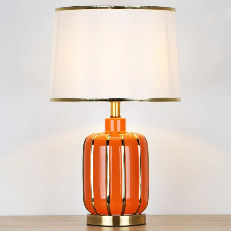 Eigentijdse nachtkastjelamp met 1 lamp, beige/gouden ton, leesboeklamp met stoffen kap Clearhalo