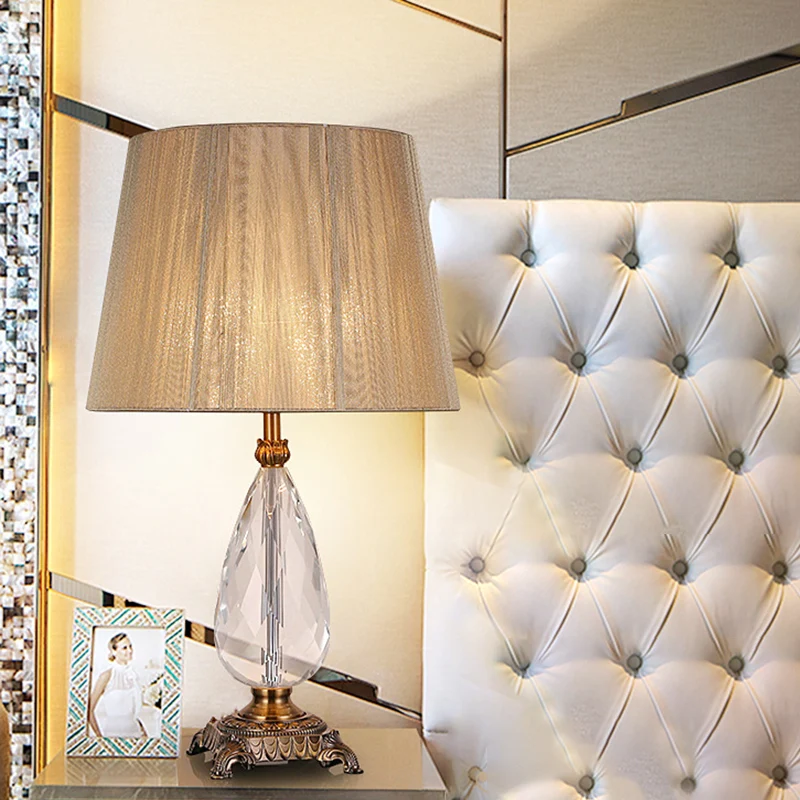 Eigentijdse tafellamp met 1 lamp, beige brede flare, kleine bureaulamp met stoffen kap Clearhalo