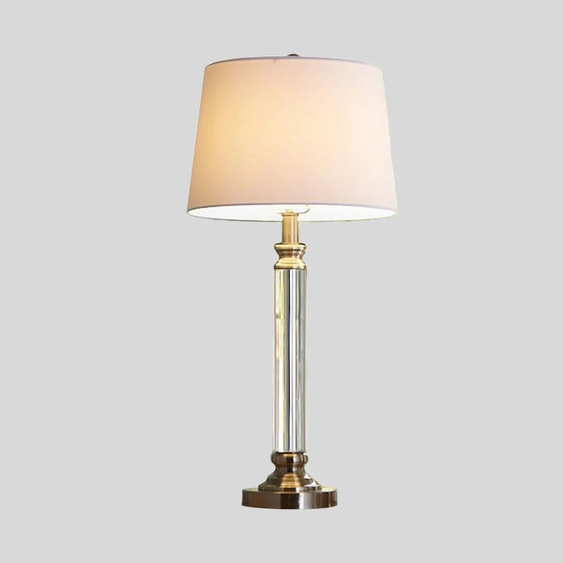 Eigentijdse tafellamp met 1 lamp, goudkleurige taps toelopende trommel, kleine bureaulamp met stoffen kap Clearhalo