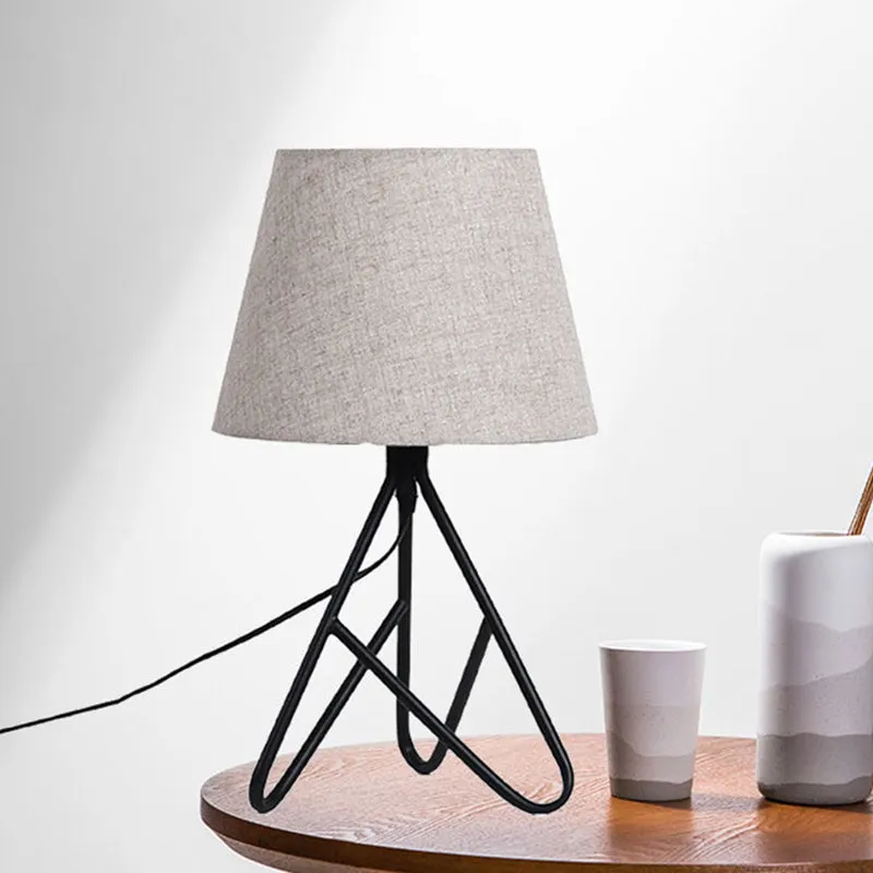 Eigentijdse, taps toelopende taakverlichting, stof, 1 licht, leesboeklamp wit/zwart voor nachtkastje Clearhalo