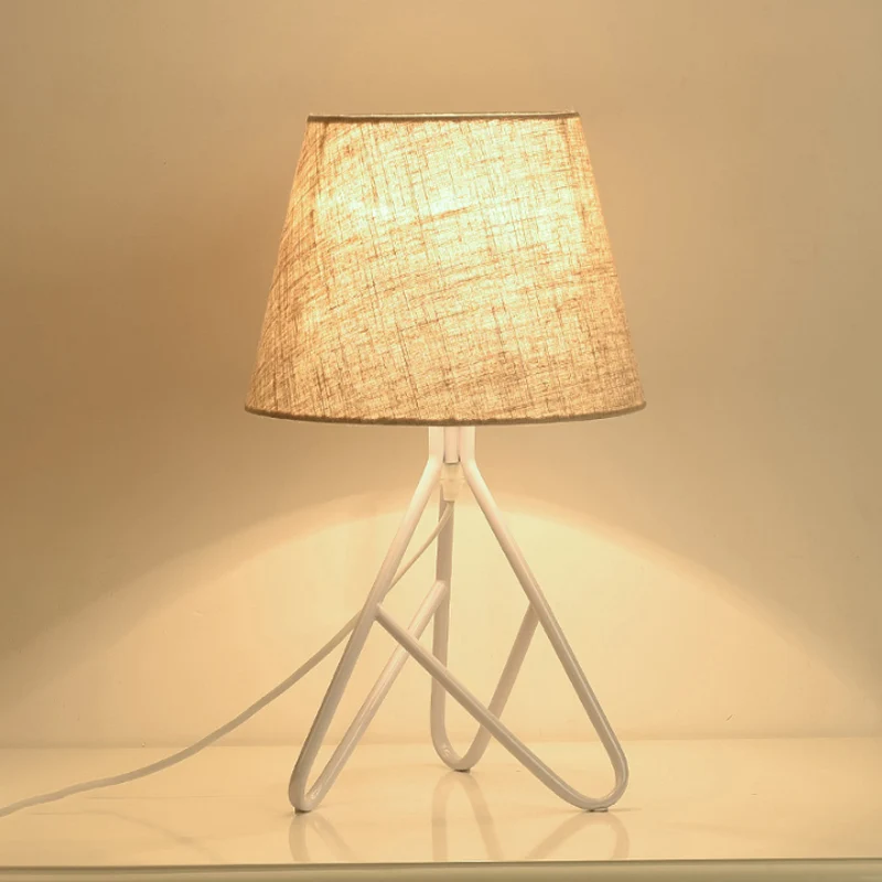 Eigentijdse, taps toelopende taakverlichting, stof, 1 licht, leesboeklamp wit/zwart voor nachtkastje Clearhalo