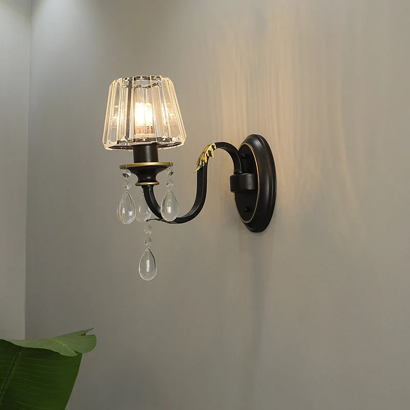 Eigentijdse wandlamp met 1/2 kop en kristallen prismakap, zwarte conische wandlamp Clearhalo