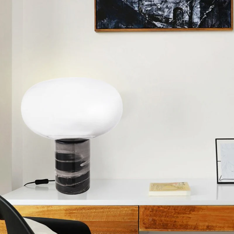Ellipse woonkamertafellamp wit/amber glas enkele postmoderne nachtlamp met marmeren voetstuk zwart Clearhalo