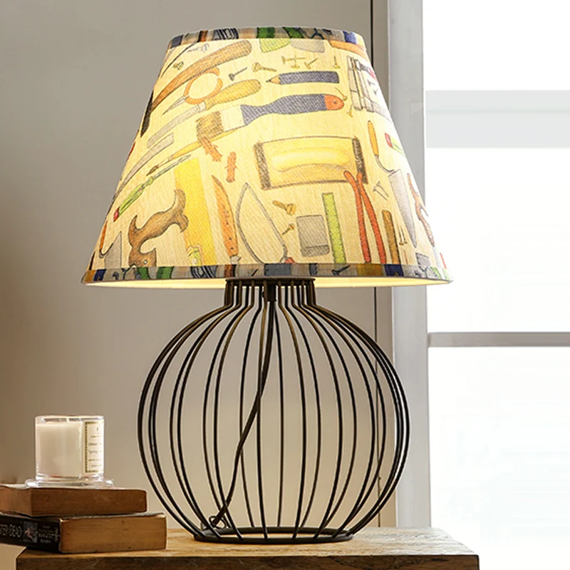 Emmer Woonkamer Bureauverlichting Vintage Stof 1 Licht Zwart Nachtkastje Licht met Orb Cage Base Clearhalo
