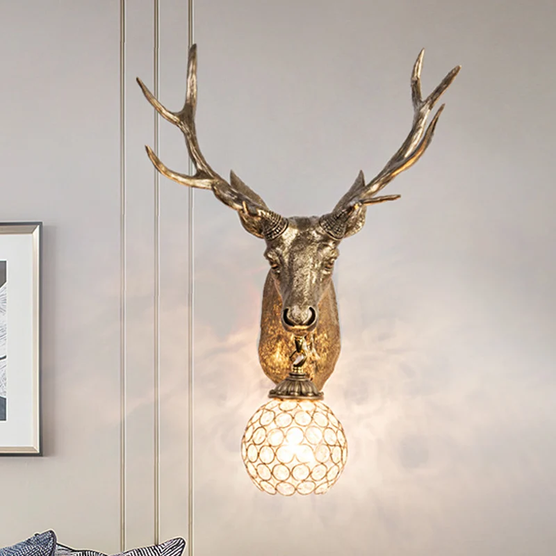 Enkele lamp Elandenkop wandgemonteerde lamp Magazijn Gouden hars wandkandelaar met afgeschuinde kristallen kap Clearhalo