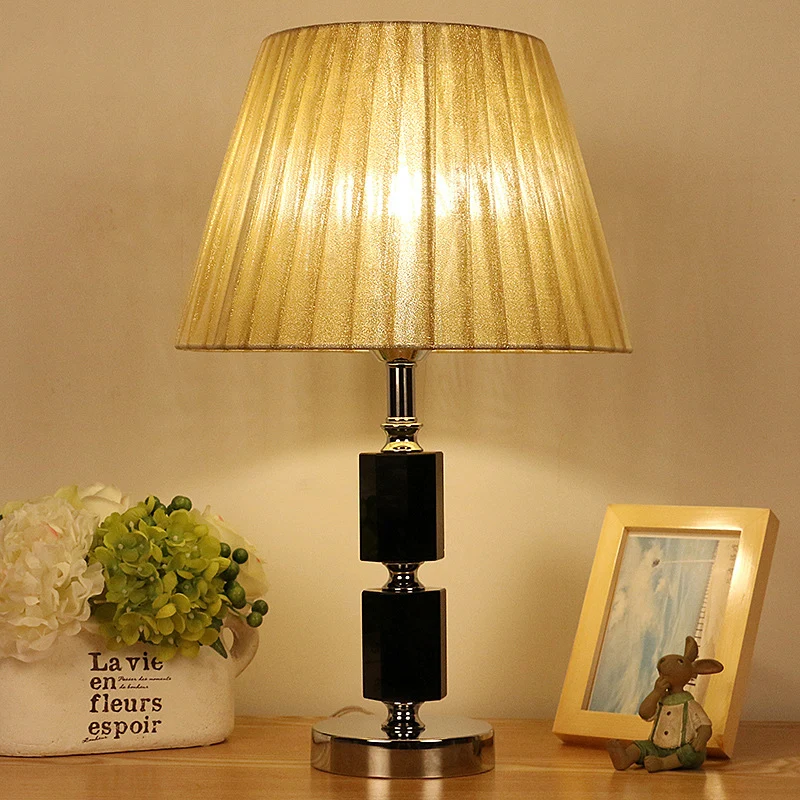 Enkele lamp kristallen tafellamp platteland beige taps toelopende trommel slaapkamer nachtlampje Clearhalo