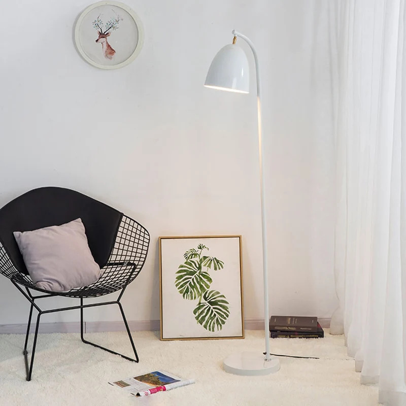 Enkele woonkamer vloerlamp Macaron Draaibare vloerleeslamp met bel-metalen kap Clearhalo