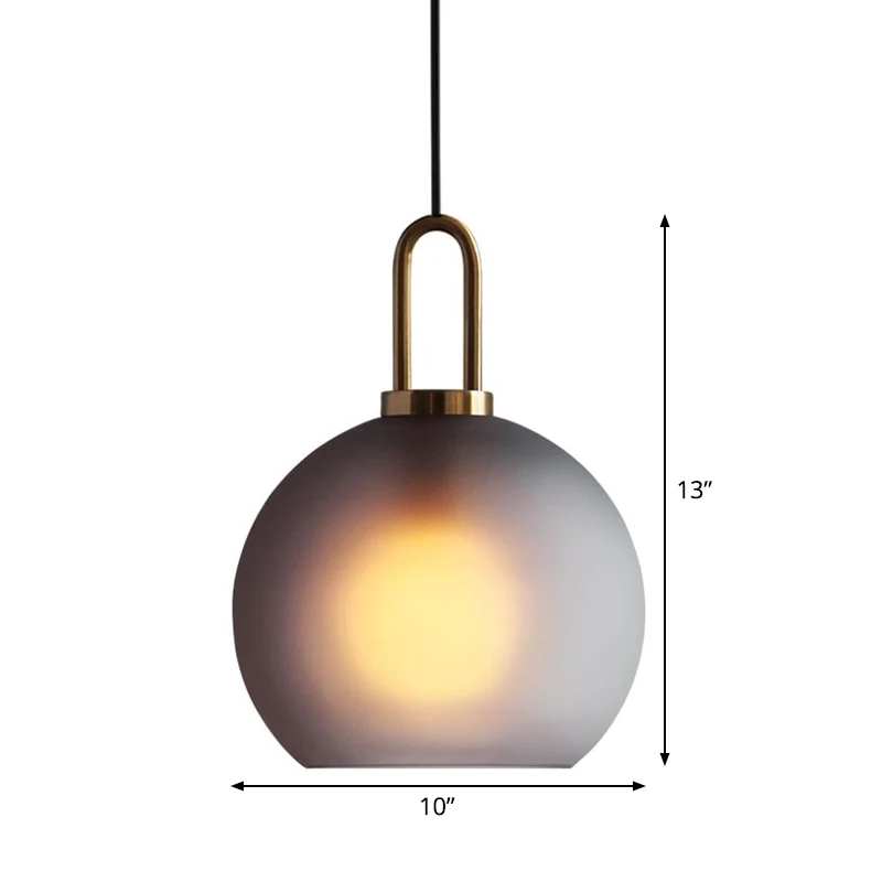 Frosted rokerige grijze glazen bol hanger moderne messing plafondlamp met enkele lamp en handvat, 8"/10"/12" breed Clearhalo