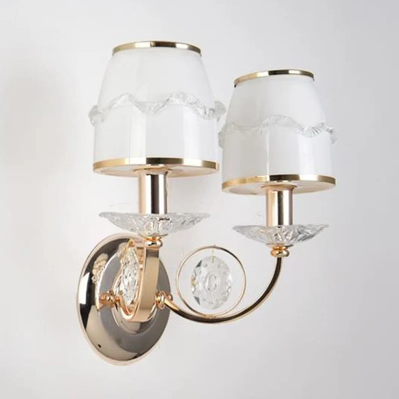 Gebogen wandlamp met 1/2 lamp Traditionele witte metalen LED-wandlamp met kristallen accent Clearhalo