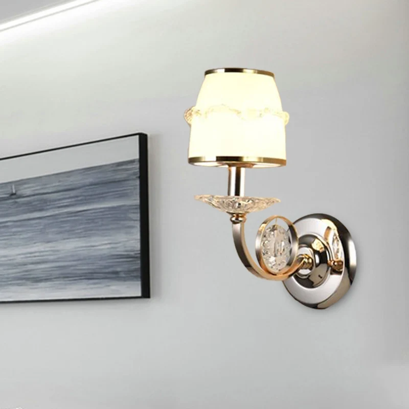 Gebogen wandlamp met 1/2 lamp Traditionele witte metalen LED-wandlamp met kristallen accent Clearhalo