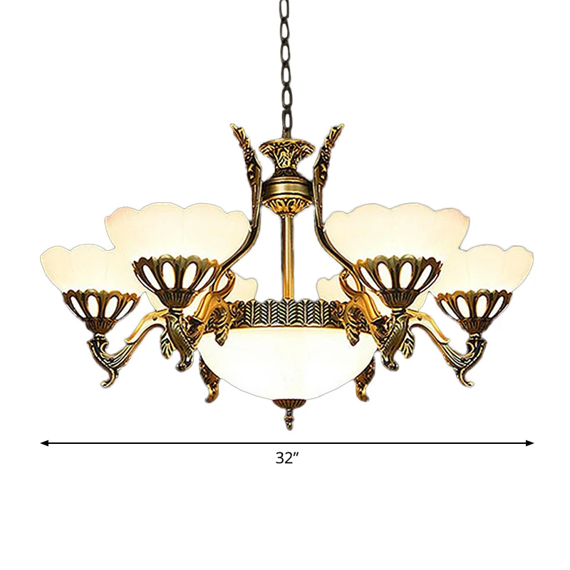 Geschulpte woonkamer plafondhanger Traditionele witte glazen kroonluchter met 9 koppen messing afwerking Clearhalo
