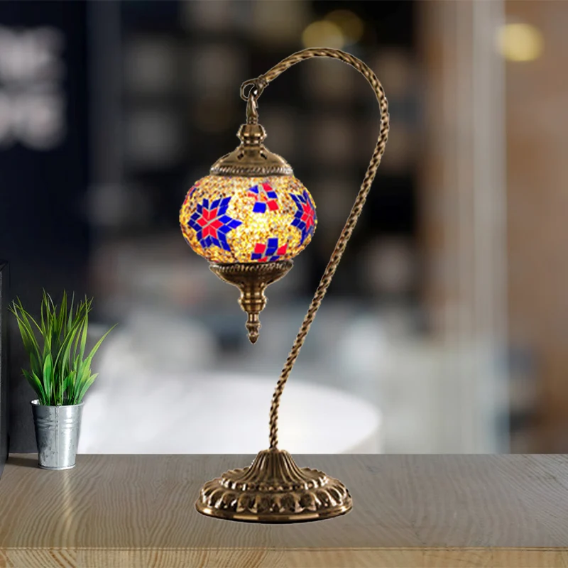 Global Bureaulamp Traditioneel Rood/Wit/Geel Glas 1 Lamp Coffee Shop Nachttafellamp met metalen voet Clearhalo