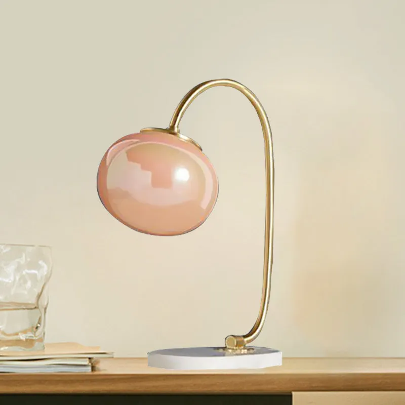 Gold Global Read Book Light Scandinavische stijl 1-koppige roze glazen nachttafellamp met metalen zwanenhalsarm Clearhalo