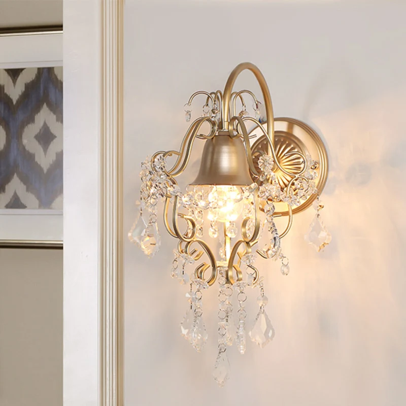 Golden Bell Shade Wandverlichting Vintage Stijl 1 Lichtmetalen schanslamp met heldere kristallen drapering Clearhalo